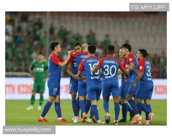 第16轮广州富力迎战重庆斯威双方全力争胜展现精彩足球对决